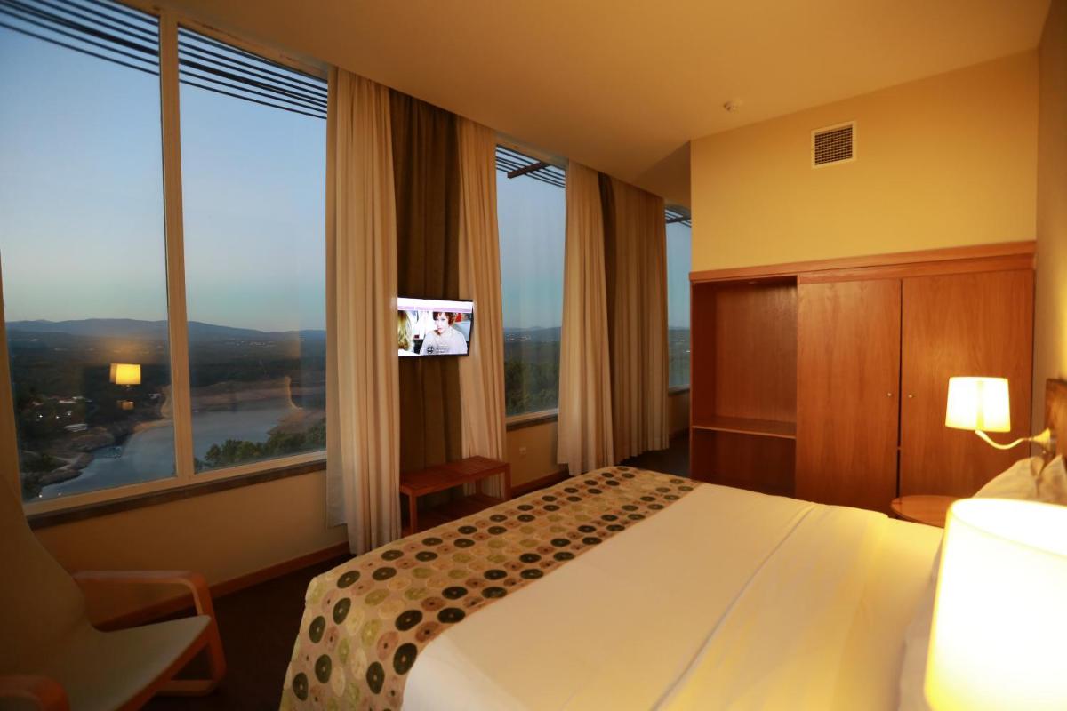 Uma cama ou camas num quarto em Hotel Da Montanha