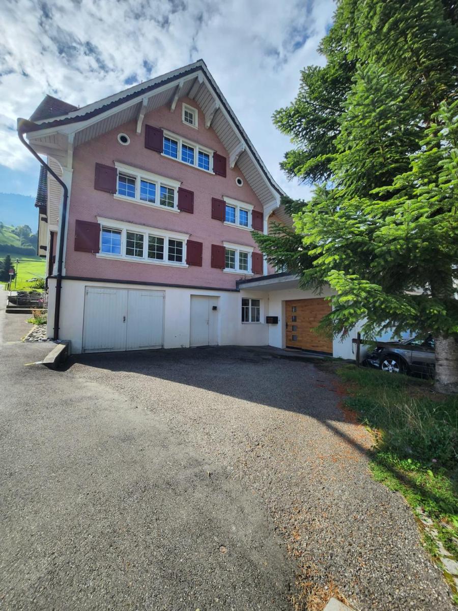 Cosy Family House - Housity