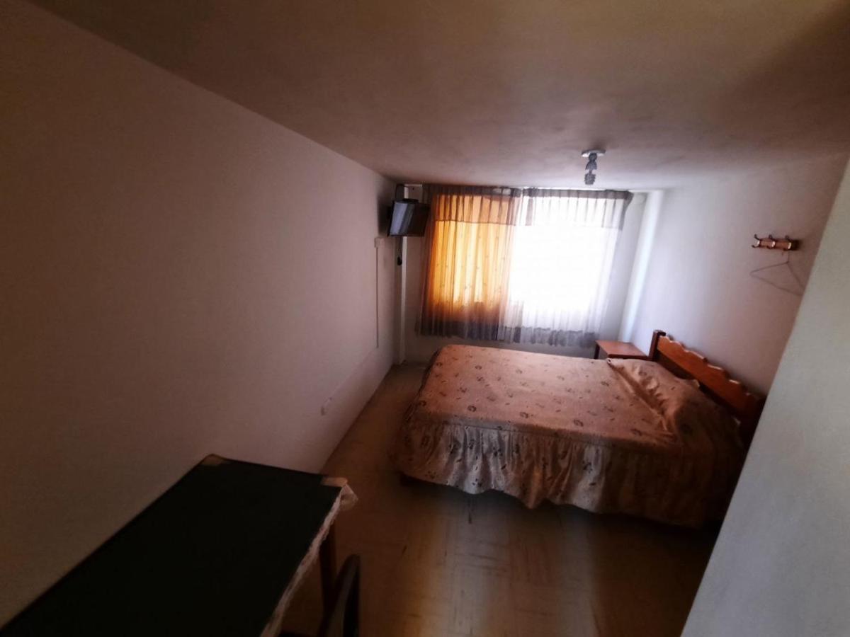 HOSTAL LARA - Housity