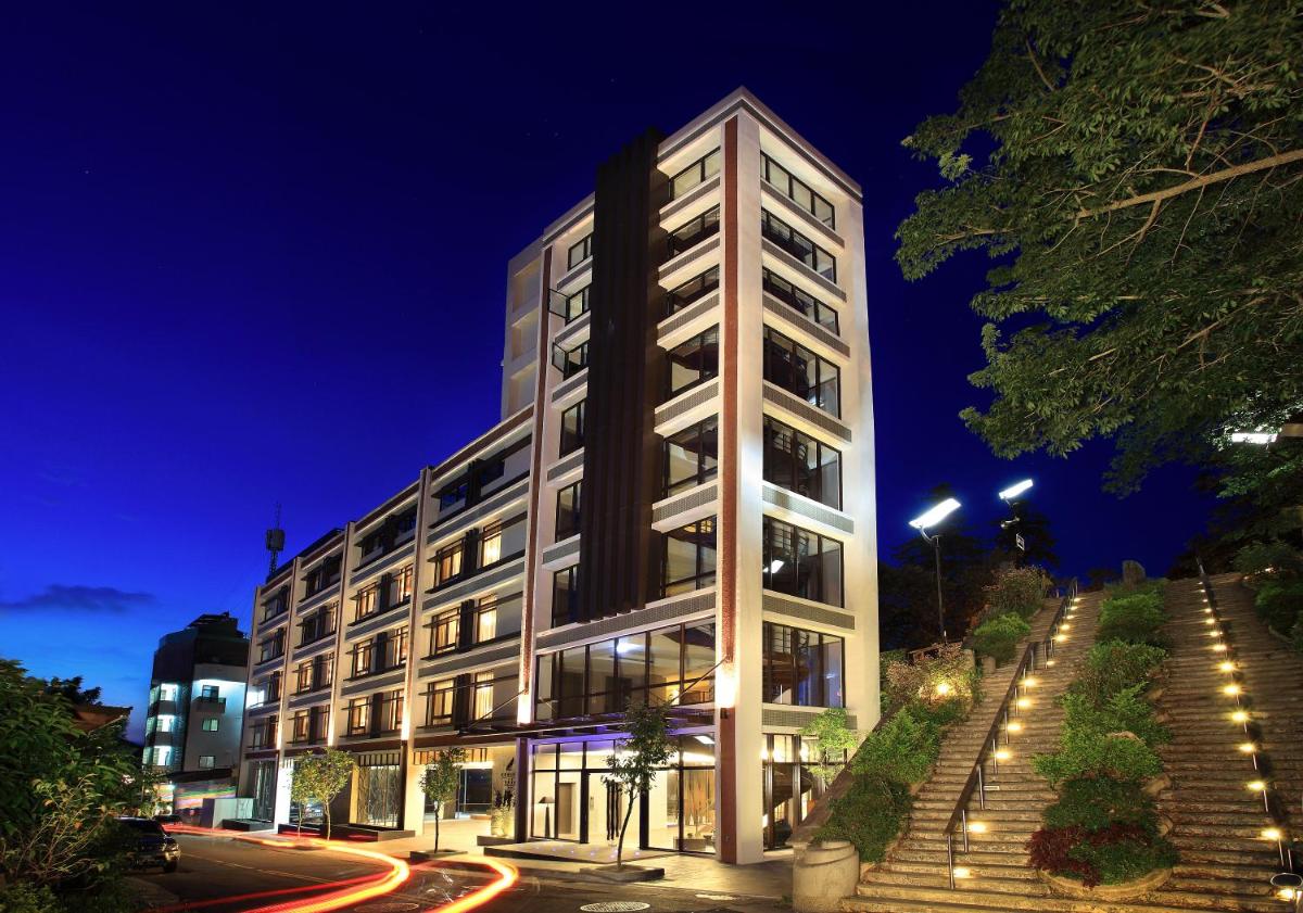 Suitetrails - LeaLea Garden Hotels - Moon Lake