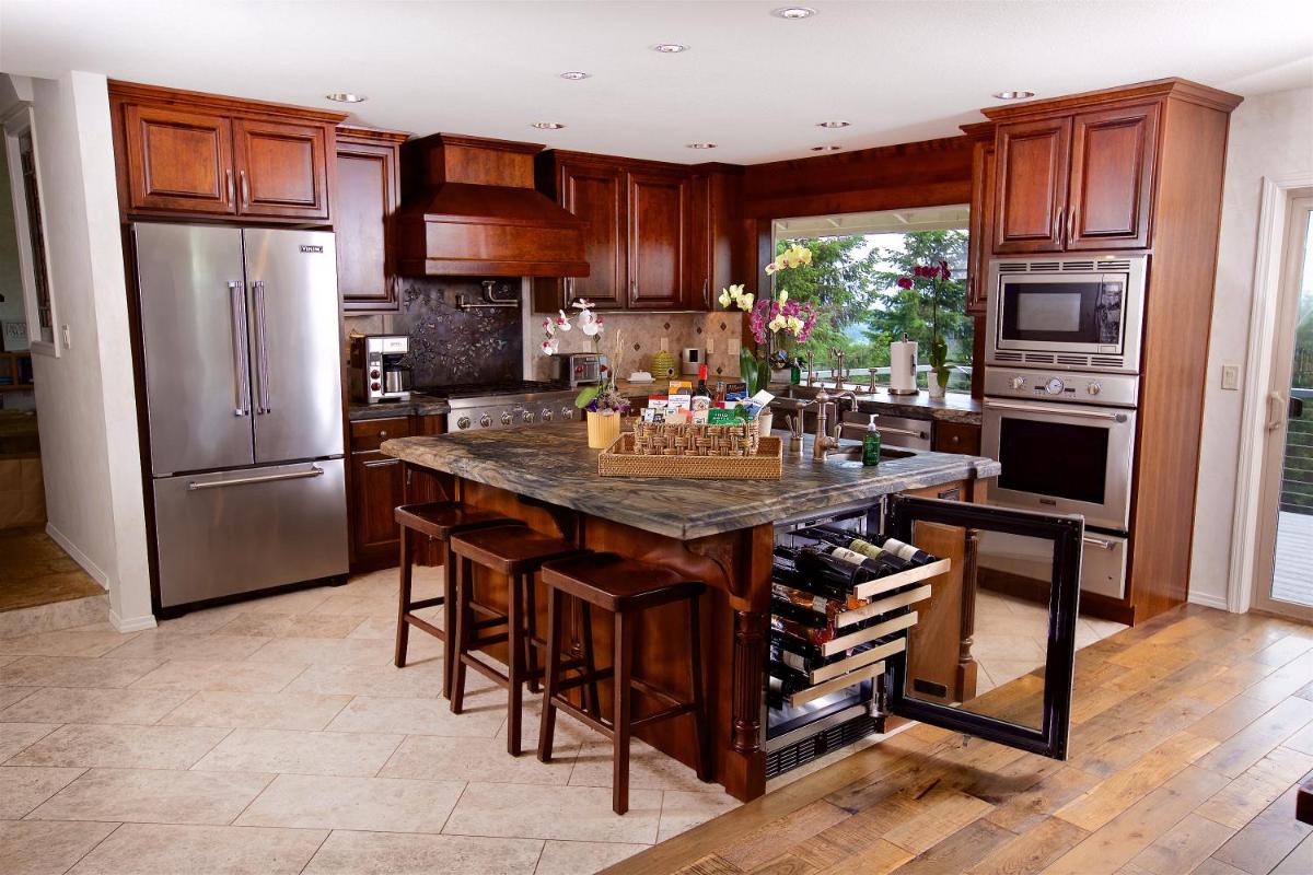 Luxury Wine Country Estate - Housity