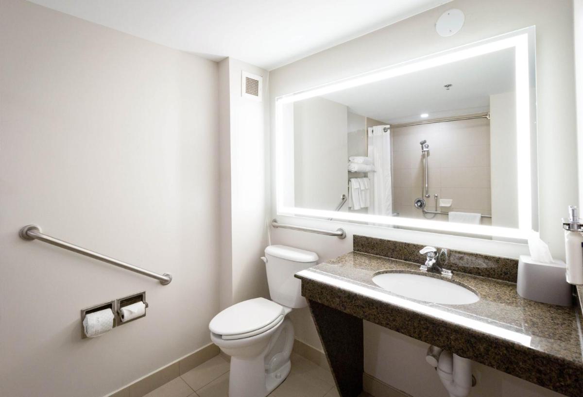 Suitetrails - Holiday Inn Express Kingston Central, an IHG Hotel