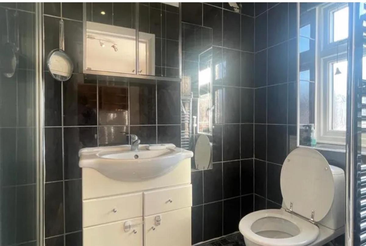 Cosy Home Away from Home - Housity