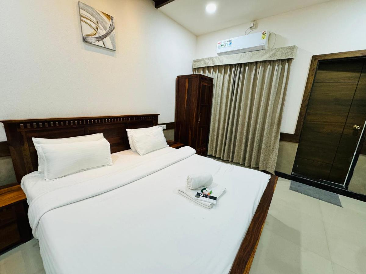 Hotel Tirth by Sonu's - Housity