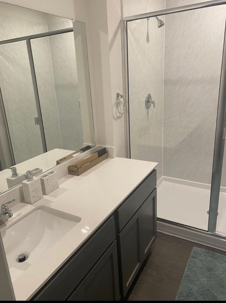 Cozy Room in a quiet house for professionals / Business Travel - Housity