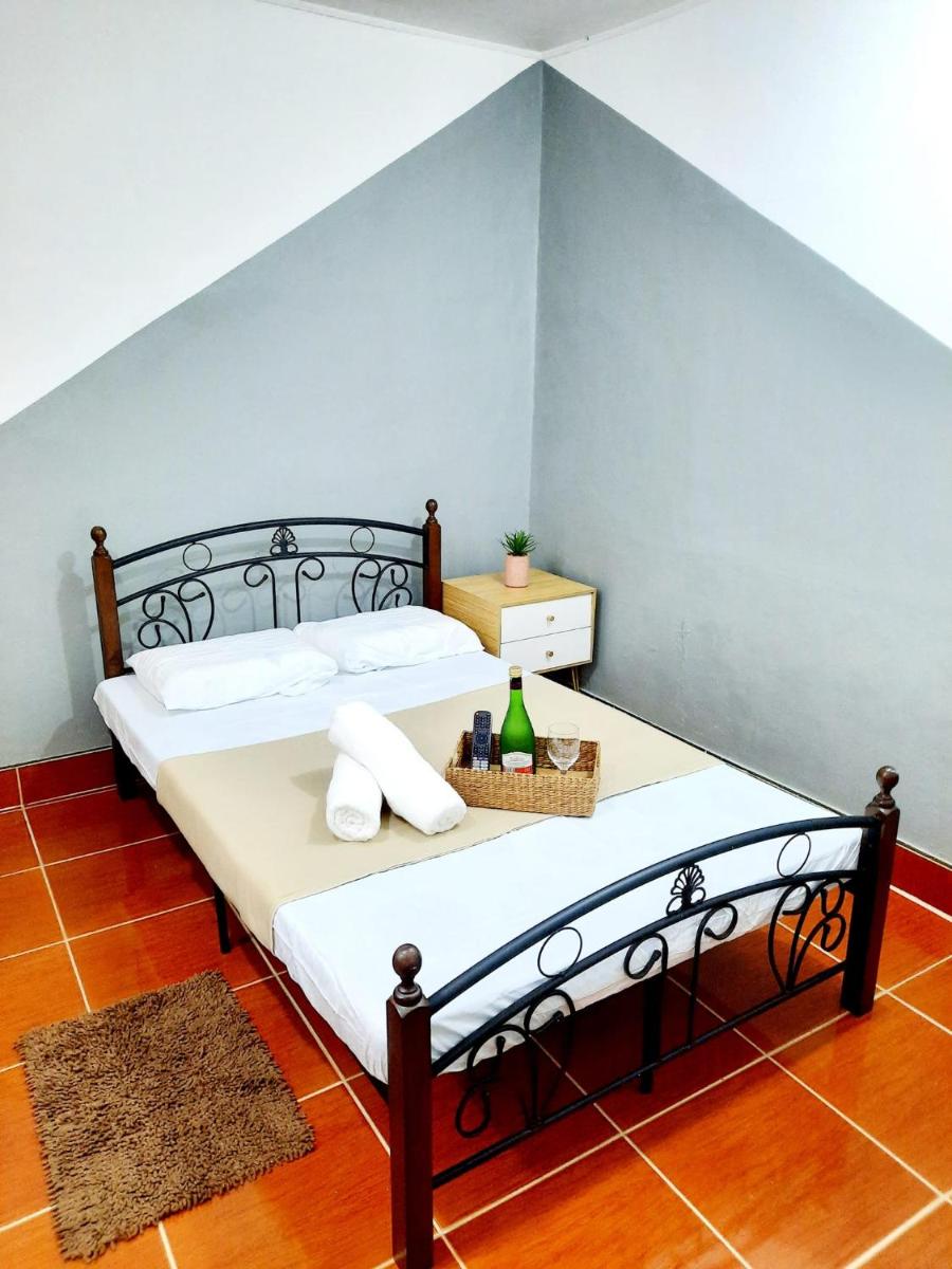 Studio type unit - Host Homes Apitong - Housity