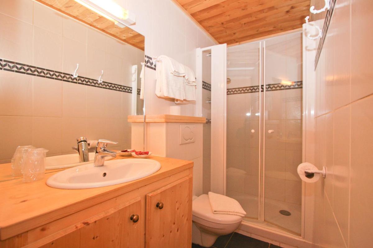 Salle de bains dans l'établissement Alpen Roc