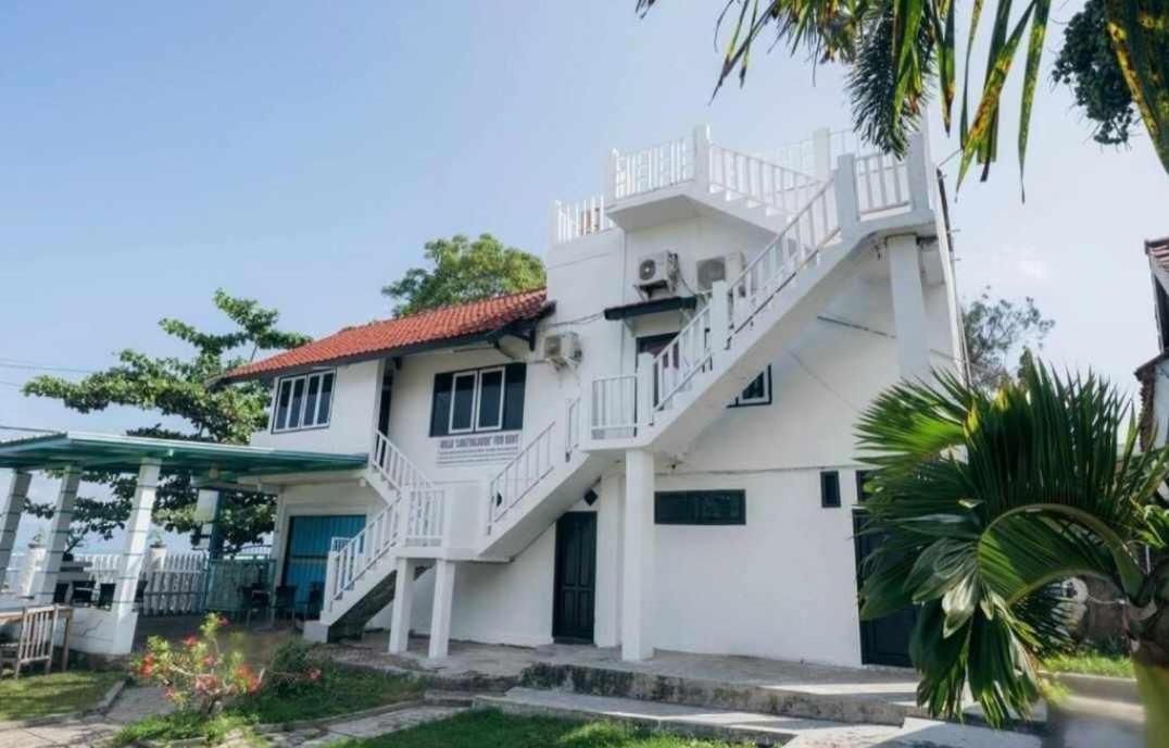 Lakey Peak's Luxe Beachfront Villa 