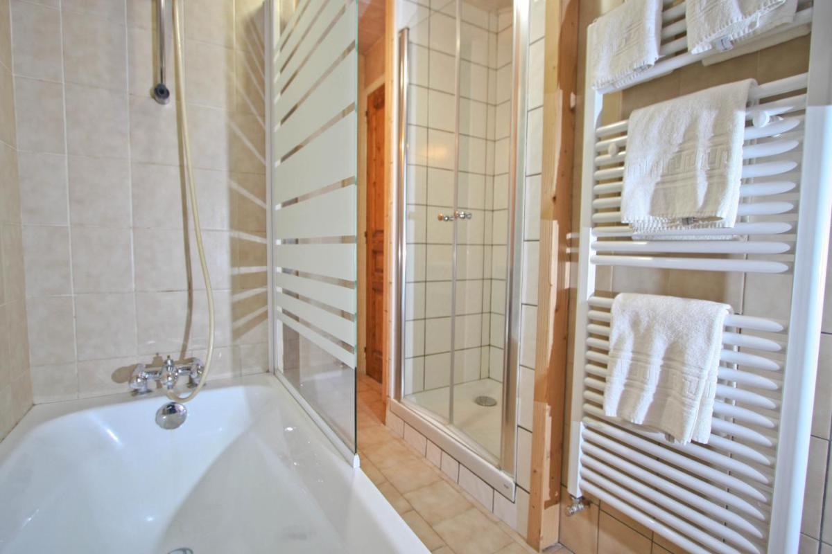 Salle de bains dans l'établissement Alpen Roc