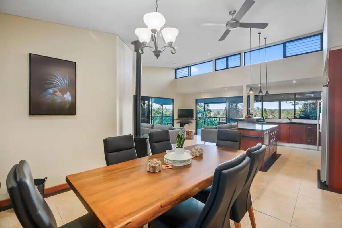 Suitetrails - King Parrot Retreat - Opulent Oasis Exclusive Getaway for 9