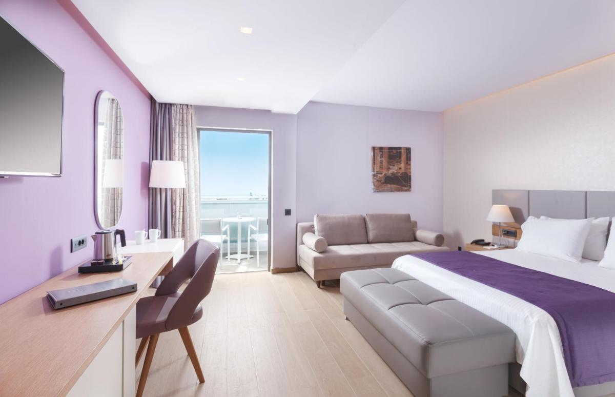 Blue Lagoon City Hotel - Housity