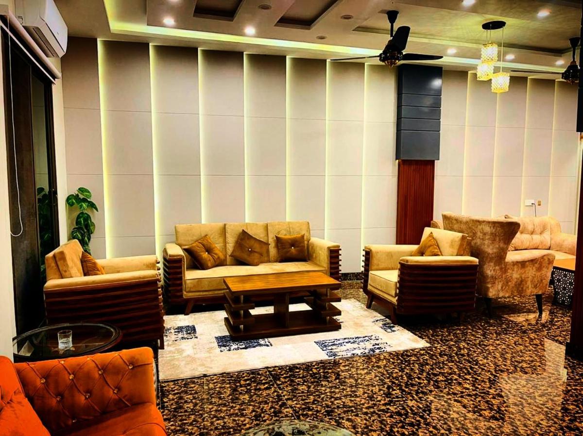Swat Hilton Hotel by Khan Familia - Housity