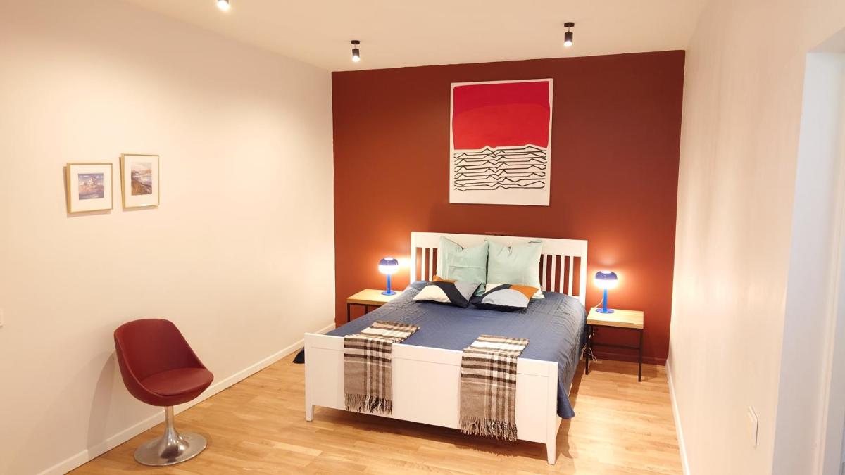 Mini Home Bookshop Studios - Housity
