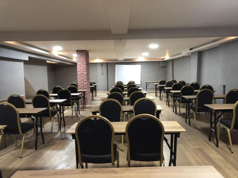 Suitetrails - GRAND DELUX HOTEL