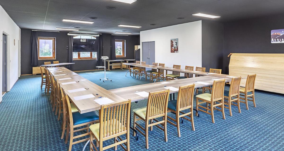 Espace de conférence ou salle de réunion dans l'établissement Sure Hotel by Best Western Annecy