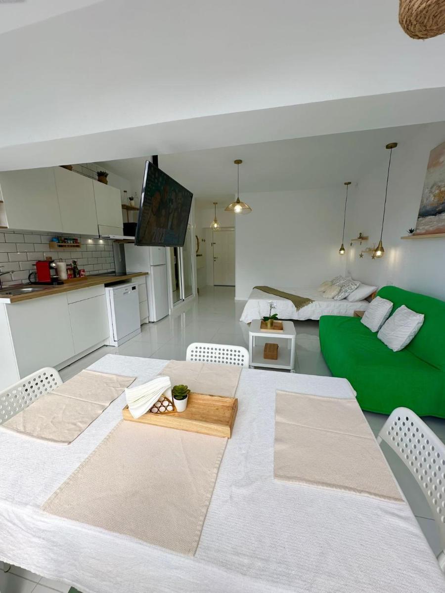 Paradise Studio Belair WiFi, piscina, parking - Housity