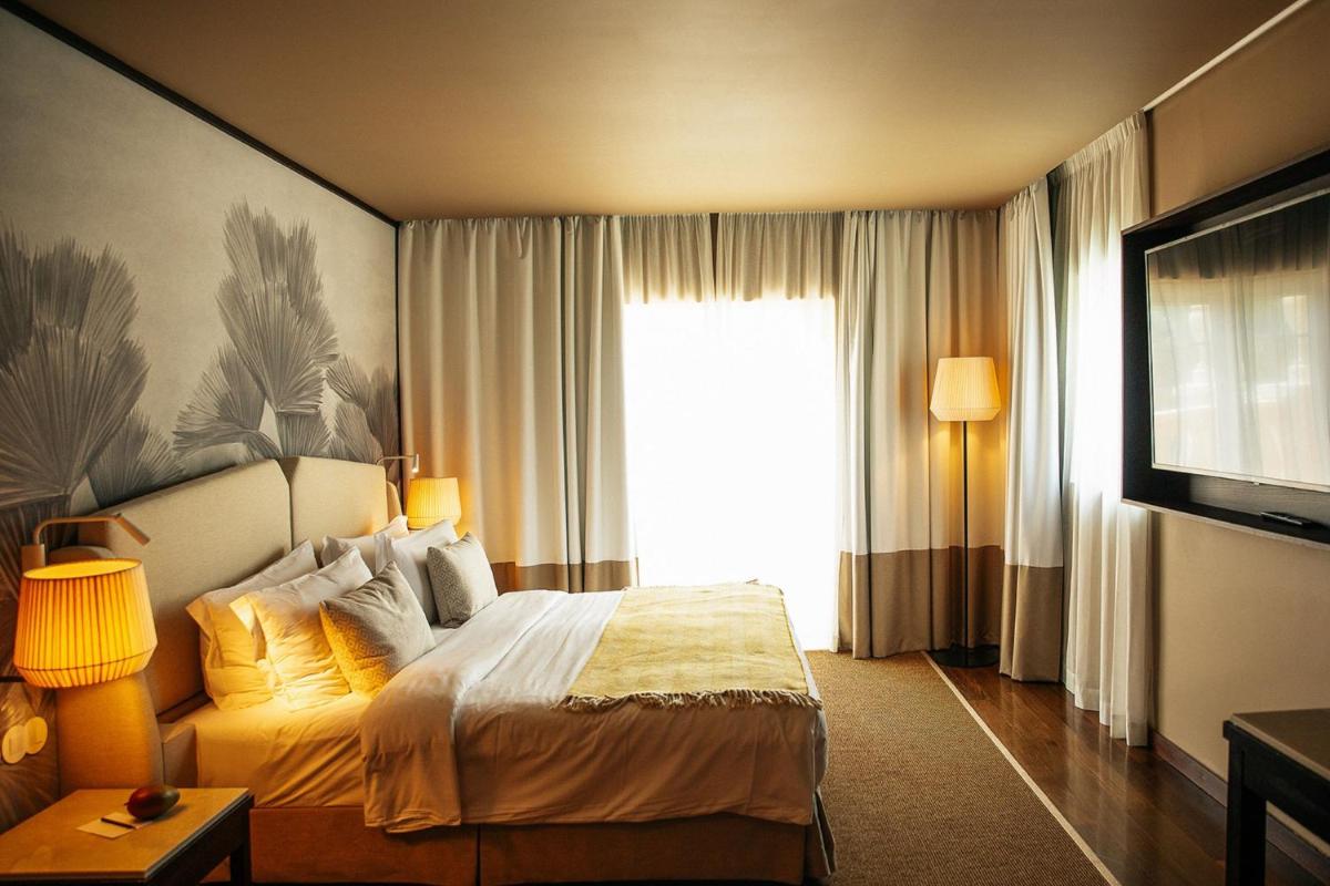 Uma cama ou camas num quarto em Domes Lake Algarve, Autograph Collection