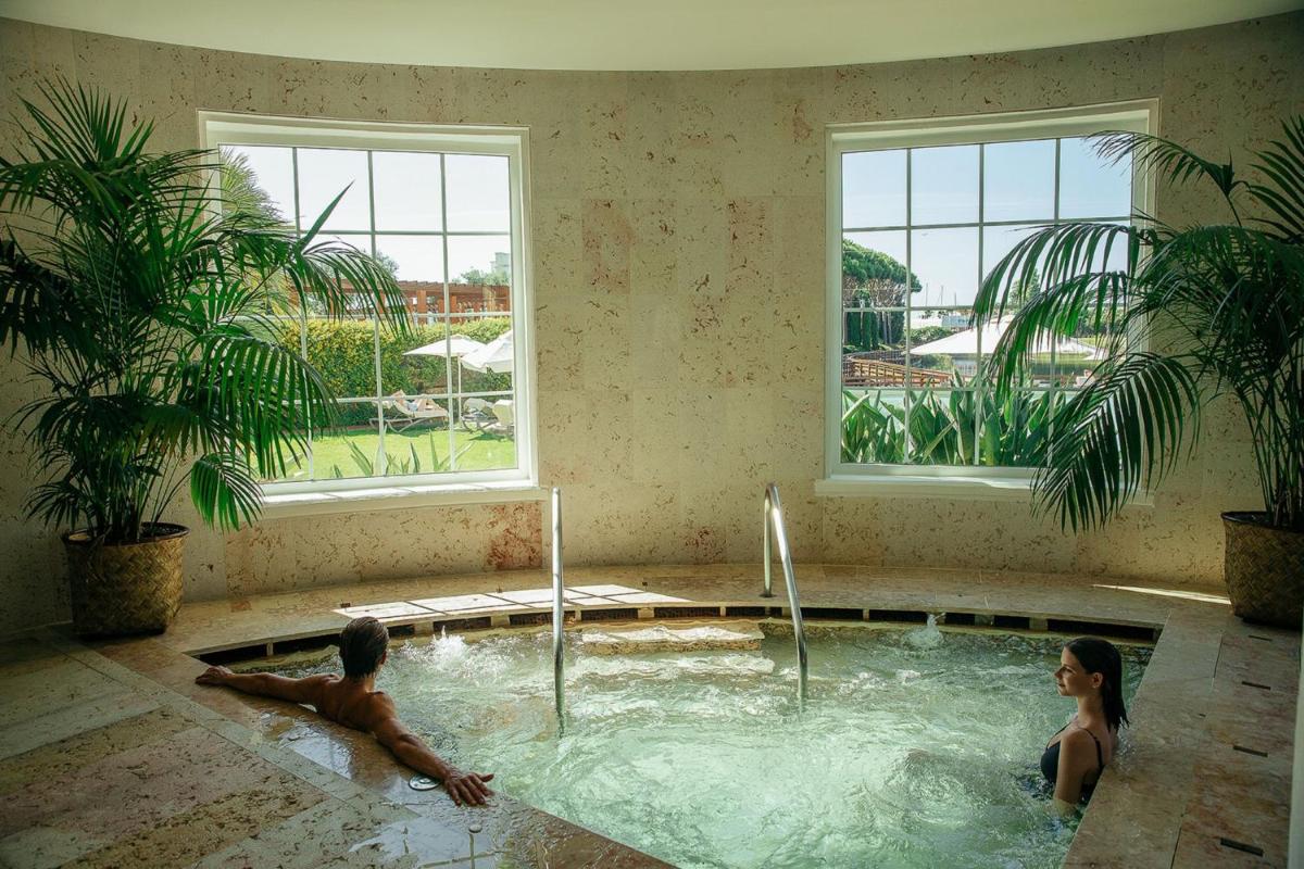 A piscina em ou perto de Domes Lake Algarve, Autograph Collection