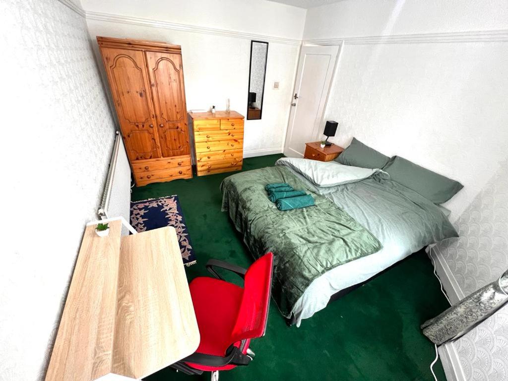 Stonehouse Cottage Near QE & UOB - Housity