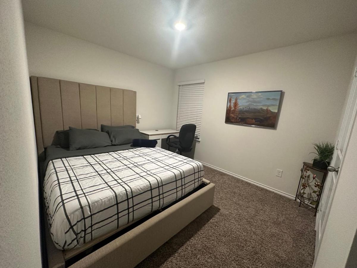 Cozy Room in a quiet house for professionals / Business Travel - Housity