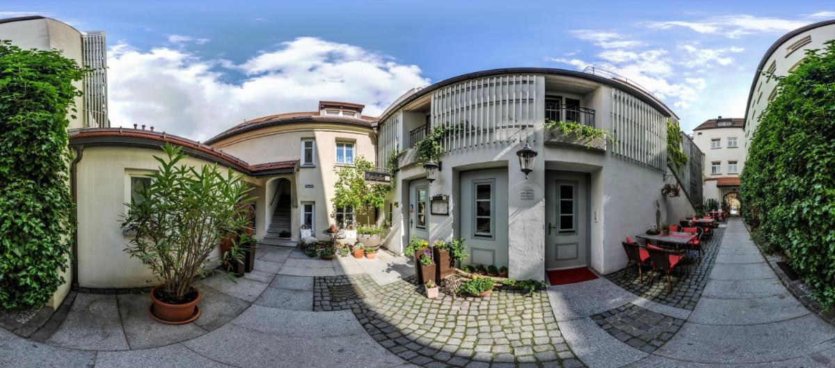 Akzent Hotel Goldner Hirsch - Housity
