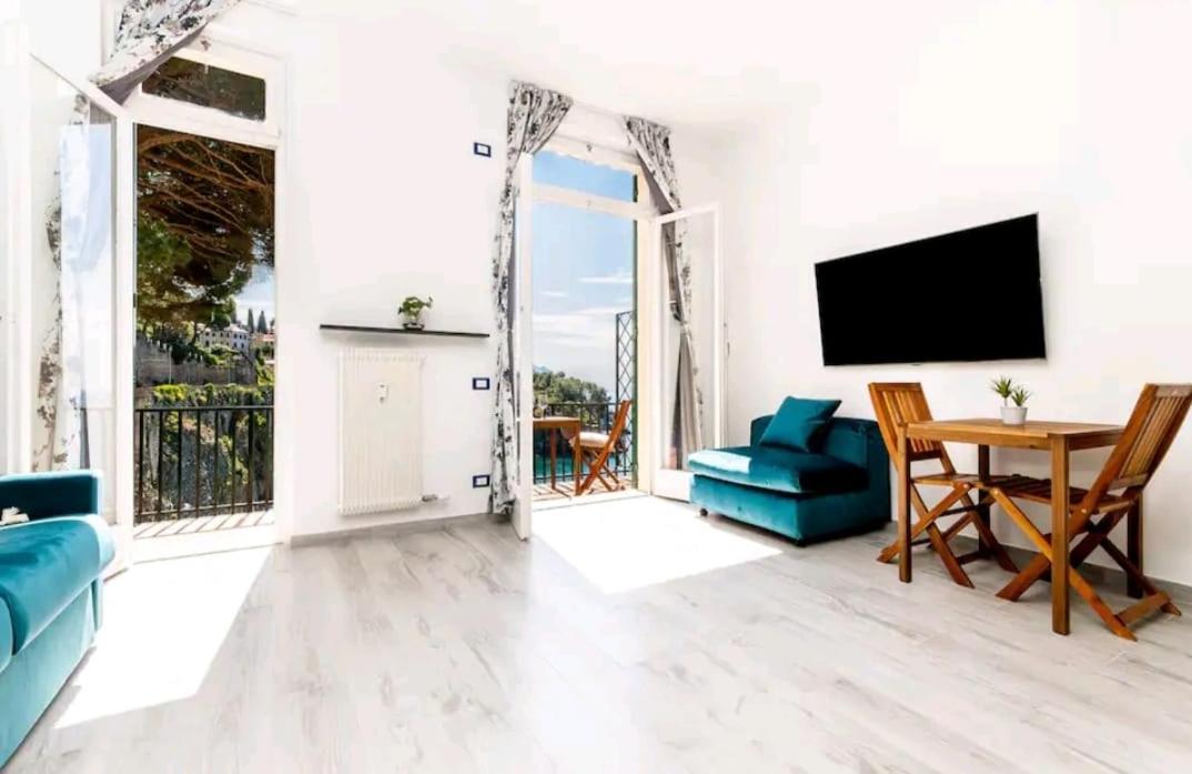 Pieve Ligure a picco sul mare con piscina Villa Regina - Housity