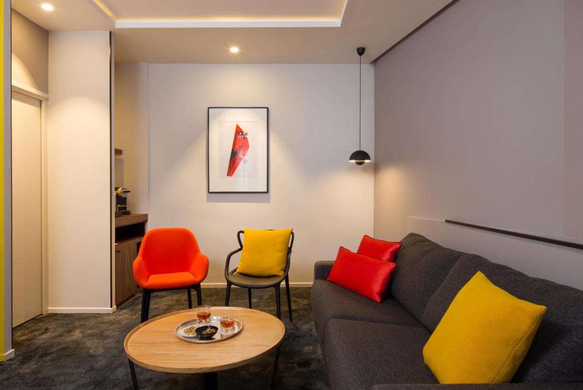 Coin salon dans l'établissement Chapeau Rouge par William Frachot - Hôtel Espace Bien-être & Restaurant étoilé