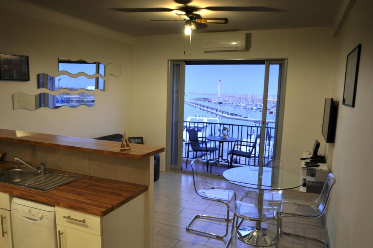 ''Luigi'' BALCON SUR LA MER et le Port de Sète - Housity