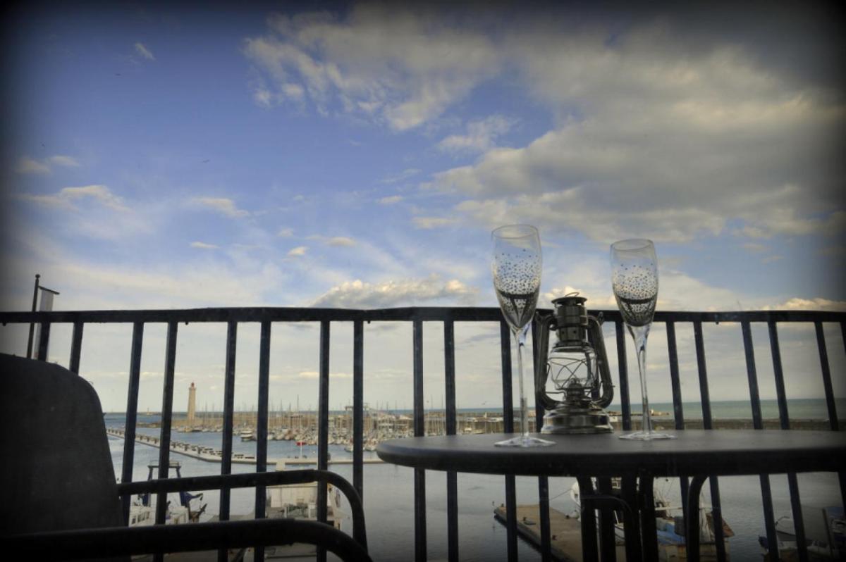 ''Luigi'' BALCON SUR LA MER et le Port de Sète - Housity