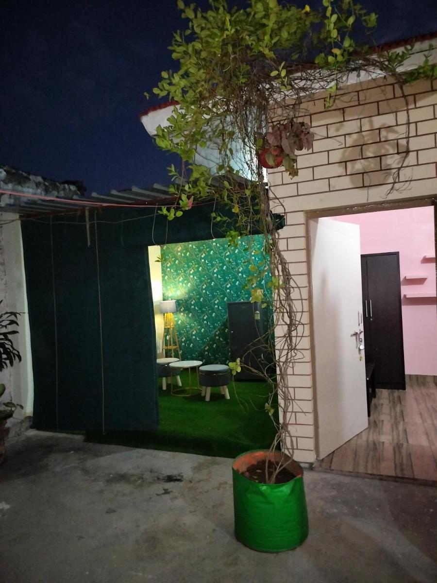 Private A/C Double bedded room with terrace - Housity