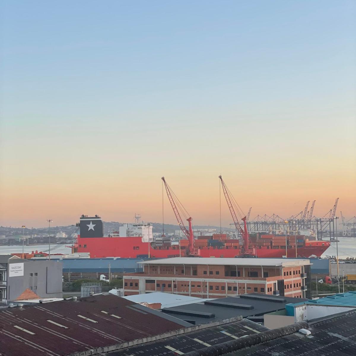 Suitetrails - Durban Harbour View Apartment