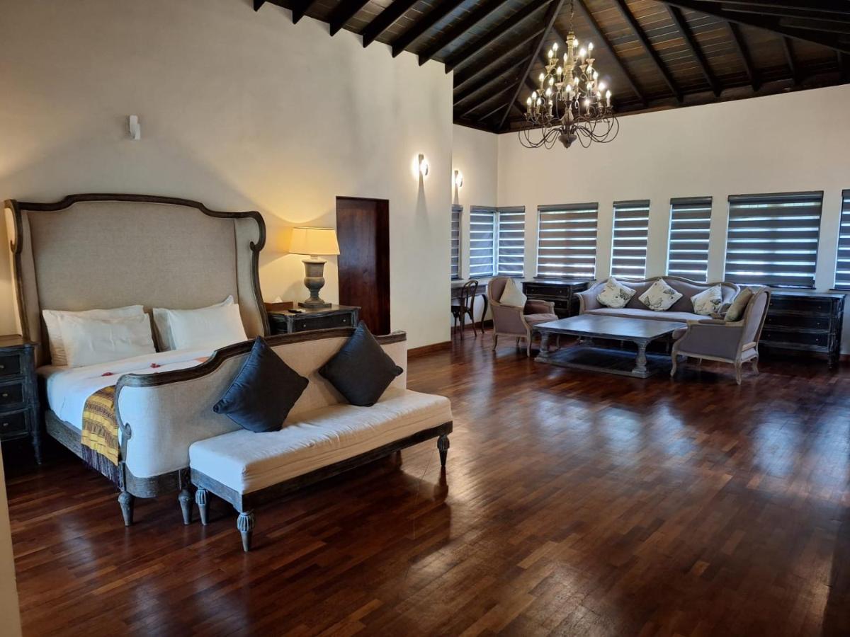 The Deer Park Hotel - Housity