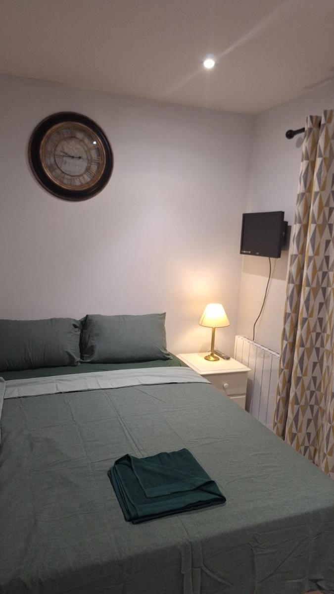 Deluxe Single room only for one adult - Housity