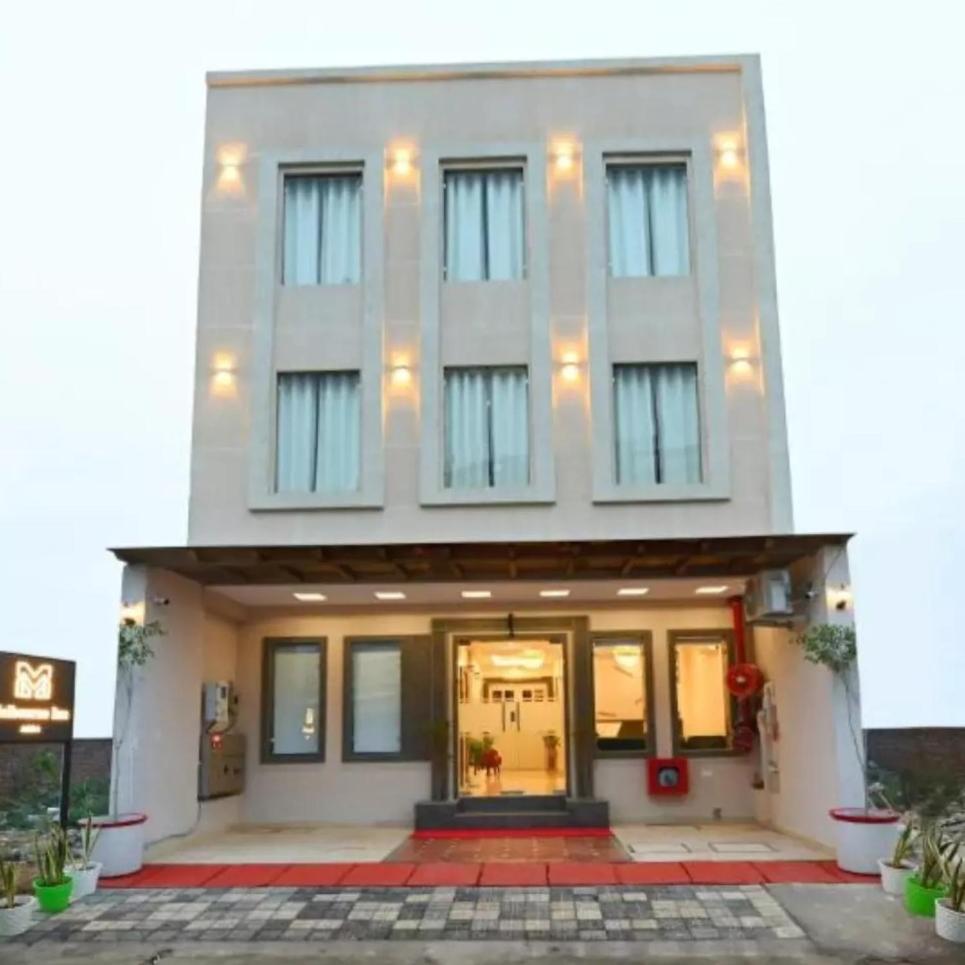Hotel Taj Holiday - Housity