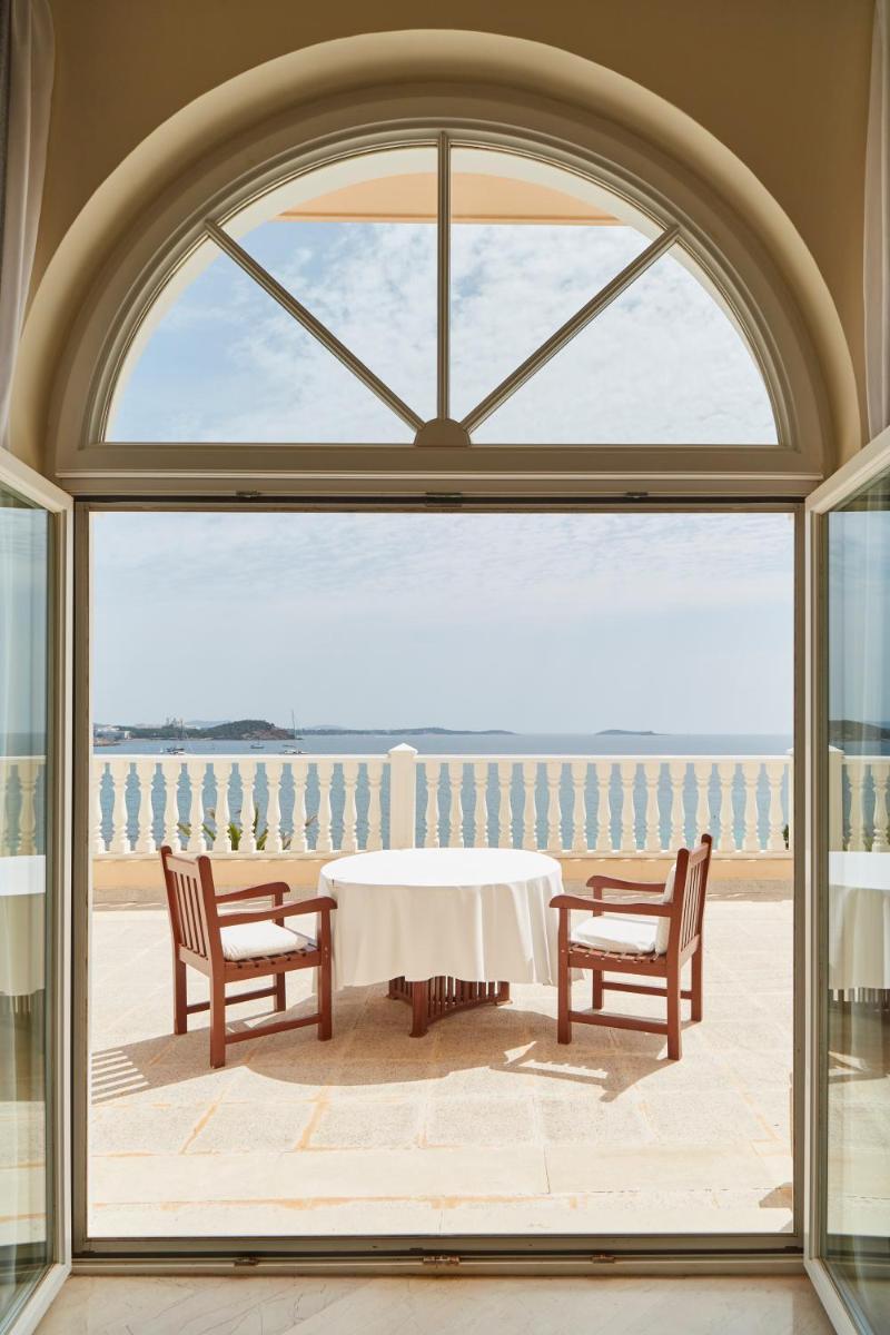 Un balcón o terraza de Grand Hotel Palladium Santa Eulalia del Río