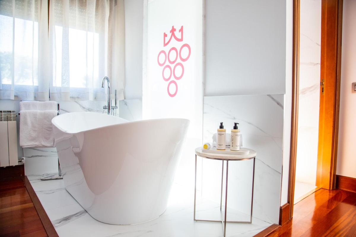 Un baño de Hotel Spa Viña Real
