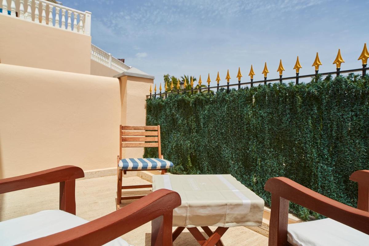 Imagen de la galería de Grand Hotel Palladium Santa Eulalia del Río, en Santa Eulària des Riu