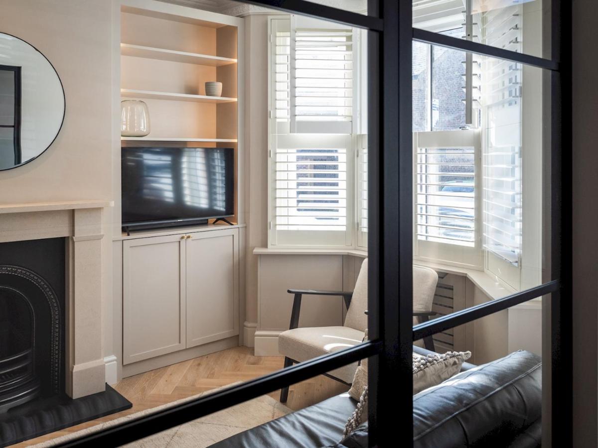 Pass the Keys Stunning 3 Bedroom Townhouse in Central St Albans - Housity