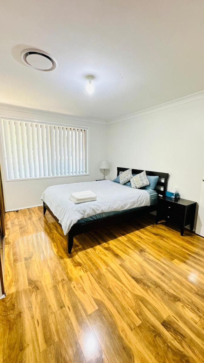 Quiet family Townhouse in Wollongong CBD - Housity