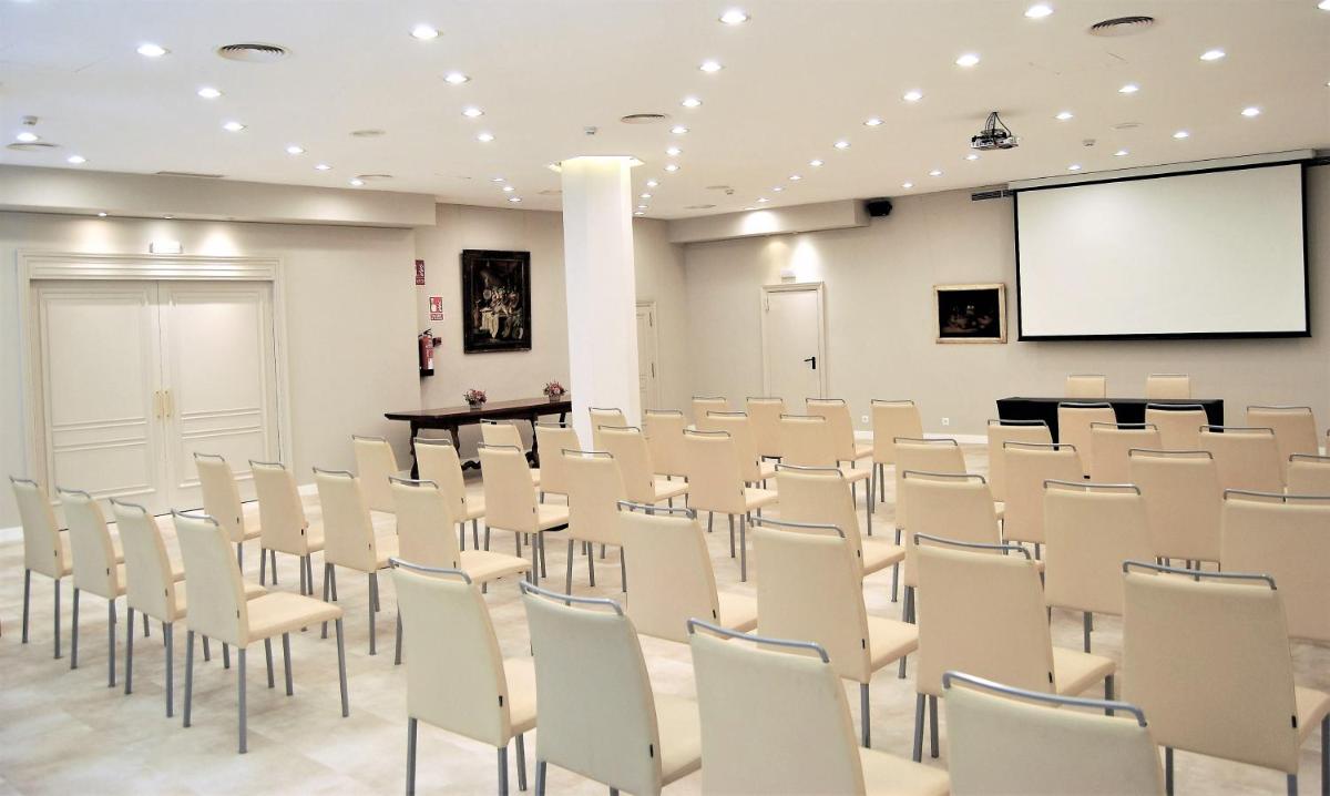 Zona business o sala de conferencias en Lamaro Hotel