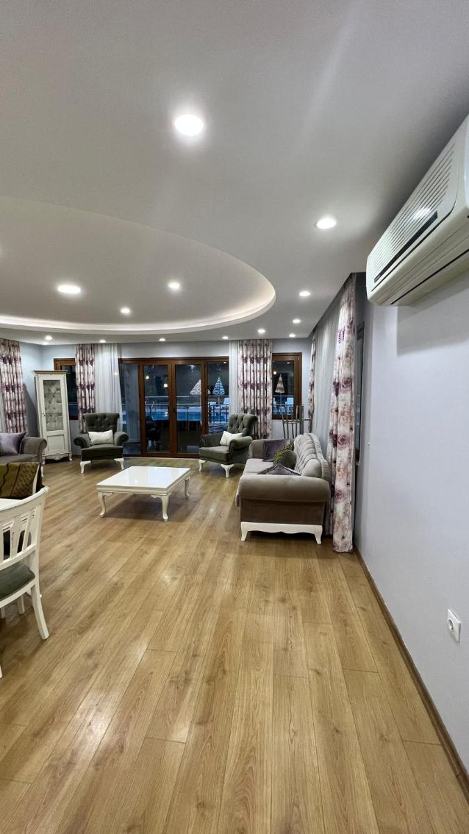 Private Villa with Swimming Pool - Housity