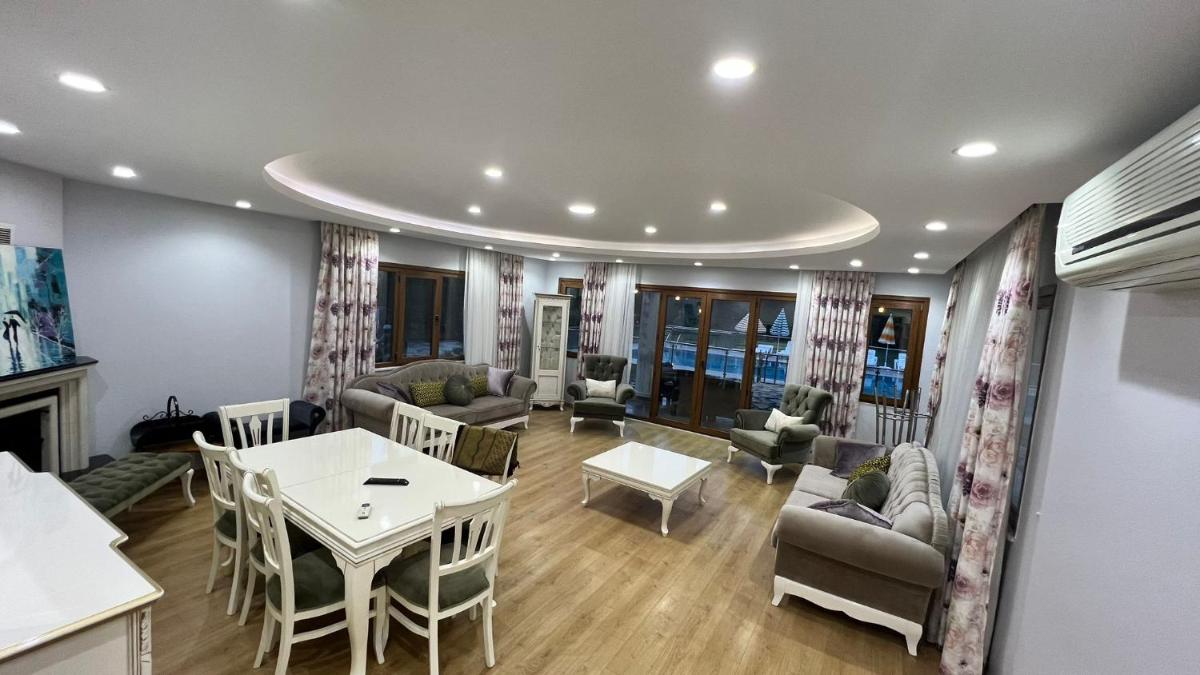 Private Villa with Swimming Pool - Housity