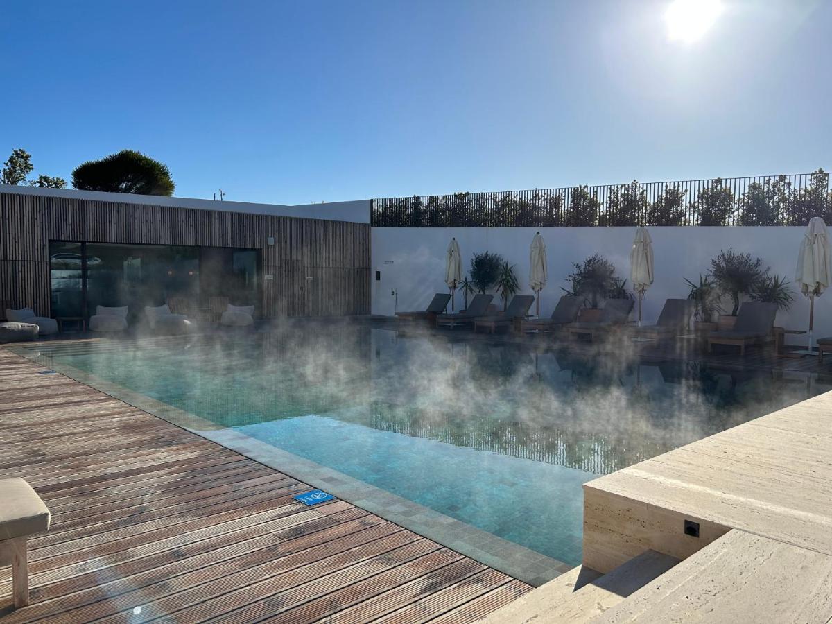 A piscina em ou perto de Aethos Ericeira