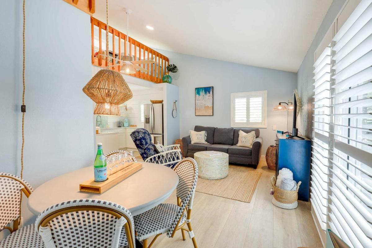 Tropical Cottage Less Than 2 Mi to Hobe Sound Beach! - Housity