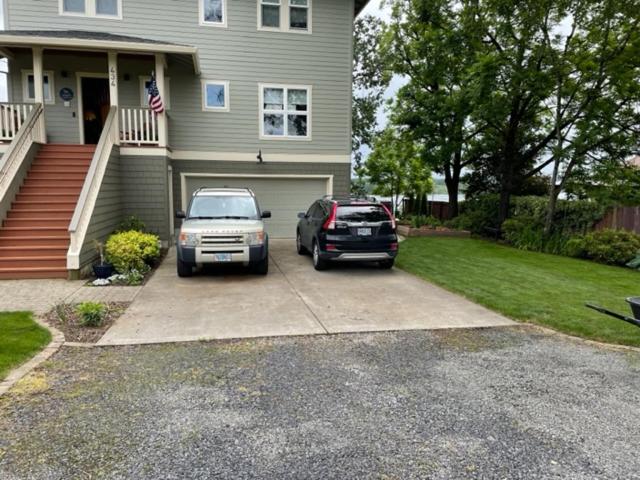 Columbia River Cliff House - Housity