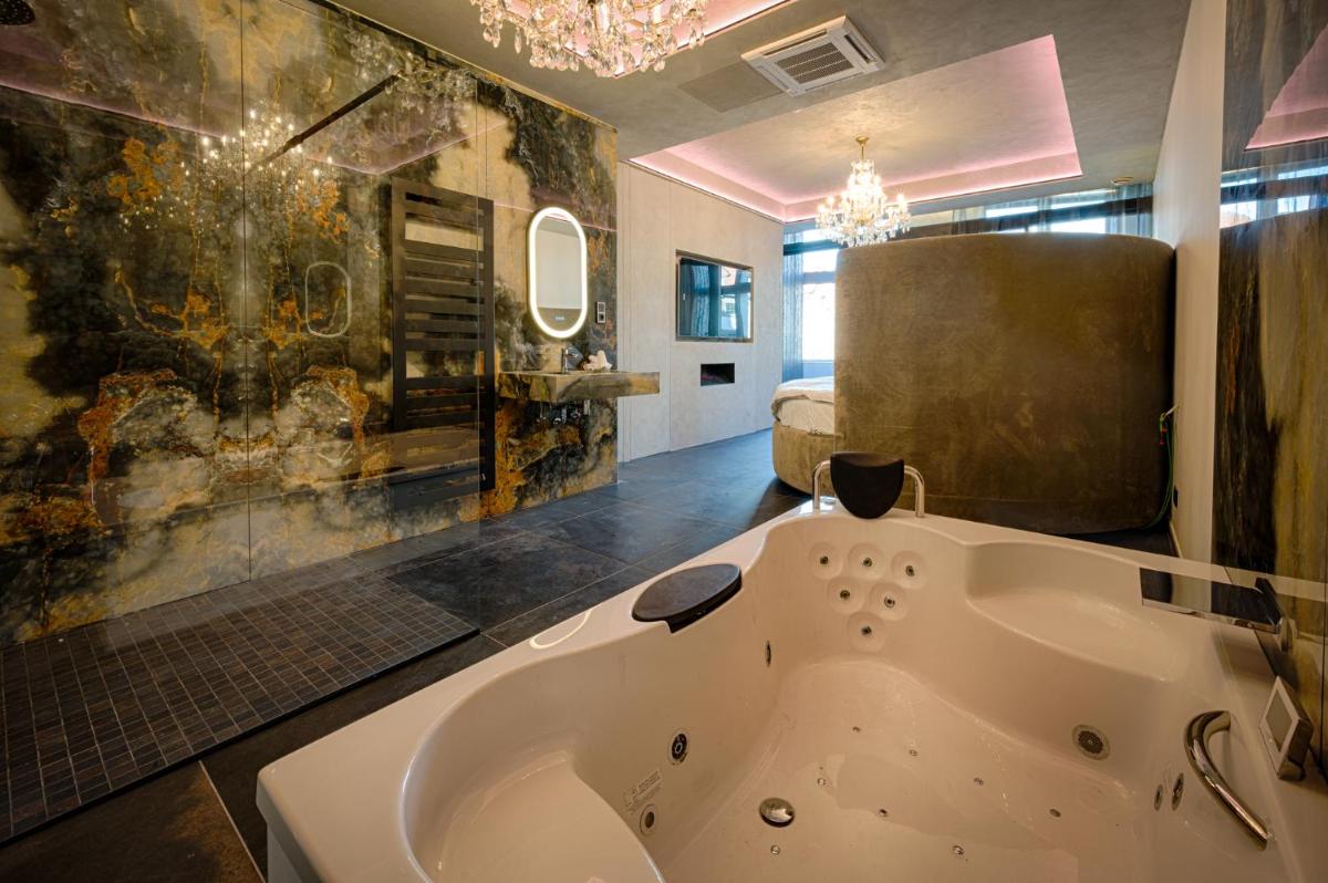 AGORA Tournai Wellness Suites 3 appartements touristiques sur la Grand-Place - Housity