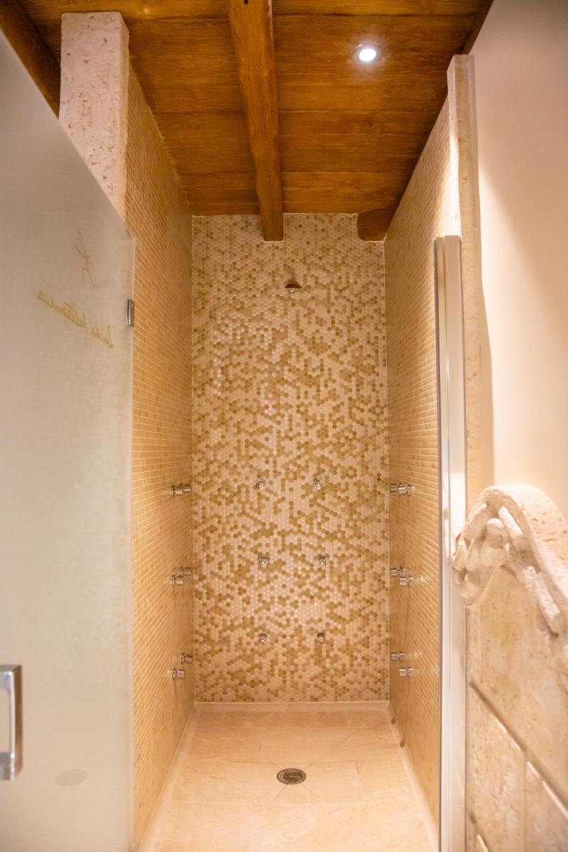 Un baño de Hotel Spa Viña Real