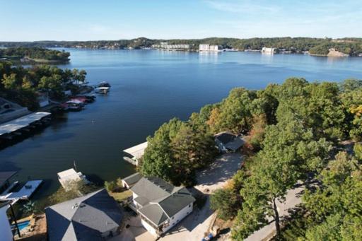 Lake Vacation Home 4 bedrooms 3 baths boat dock slip on the Lake - Housity