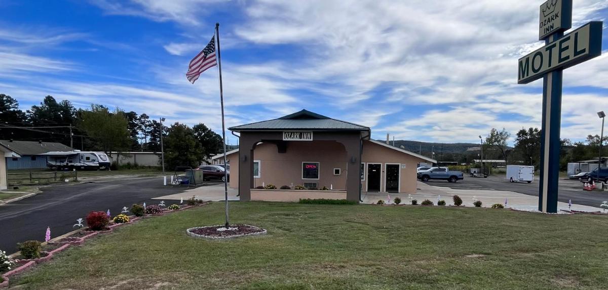 Ozark Inn - Housity