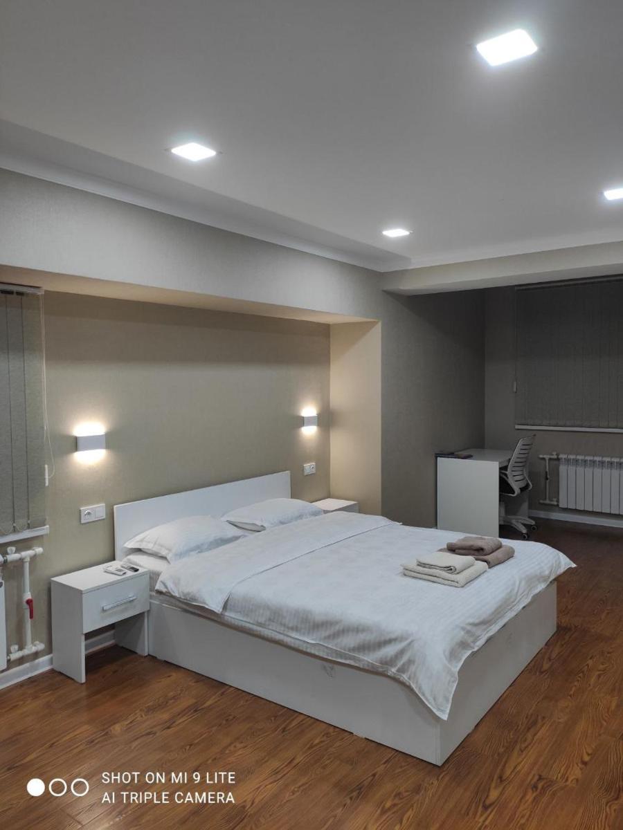 1-bedroom Apartment in the very city center (Shedevr) - Housity